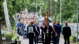 Uroczystości pogrzebowe Janusza Kupcewicza na Cmentarzu Witomińskim w Gdyni. Fot. PAP/J. Dzban