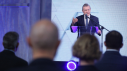 Wicepremier, minister kultury i dziedzictwa narodowego Piotr Gliński podczas konferencji prasowej "United with Ukraine game jam - największy postpandemiczny jam dla twórców gier w Polsce". Fot. PAP/P. Supernak