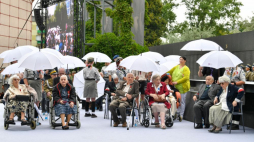 Weterani Powstania Warszawskiego podczas spotkania z prezydentem RP Andrzejem Dudą w siedzibie Muzeum Powstania Warszawskiego. 30.07.2022. Fot. PAP/R. Pietruszka