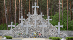 Polski Cmentarz Wojenny w podkijowskiej BykownI. Fot. PAP/O. Ishenko