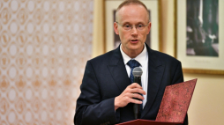Wrocław, 01.08.2022. Dyrektor Zakładu Narodowego im. Ossolińskich dr Łukasz Kamiński podczas otwarcia wystawy „Konopnicka wielowątkowo”. Fot. PAP/M. Kulczyński