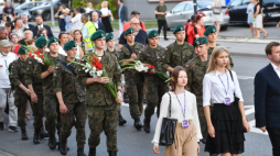 Warszawa, 05.08.2022. Marsz Pamięci wyruszył ze Skweru Pamięci w kierunku Cmentarza Powstańców Warszawy na Woli, 5 bm. w Warszawie upamiętniając mieszkańców stolicy, którzy zginęli podczas Powstania Warszawskiego. Fot. PAP/P. Nowak
