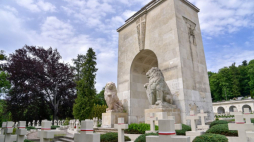 Cmentarz Orląt Lwowskich. Fot. PAP/V. Hrabar