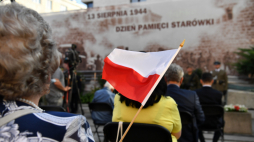 Warszawa, 13.08.2021. Obchody Dnia Pamięci Starówki  przy głazie przy ul. Kilińskiego w Warszawie. Fot. PAP/P. Nowak 