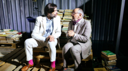 Aktorzy Zbigniew Waleryś (P) i Grzegorz Falkowski (L) podczas próby medialnej spektaklu „Kwatera bożych pomyleńców”. Spektakl, przygotowany z okazji 78. rocznicy Powstania Warszawskiego, powstał na motywach powieści Władysława Zambrzyckiego. Fot. PAP/A. Zawada 