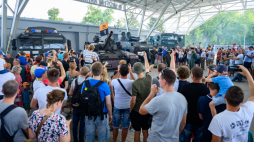 Piknik wojskowy na terenie Muzeum Broni Pancernej w Poznaniu. Fot. PAP/J. Kaczmarczyk