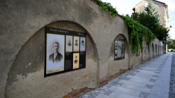 Wystawa plenerowa „Berl Henner, pierwszorzędny galicyjski fotograf” w Jarosławiu. Fot. PAP/D. Delmanowicz