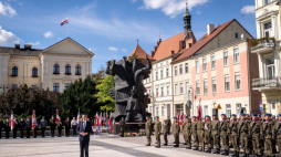 Premier Mateusz Morawiecki podczas uroczystości upamiętniających ofiary niemieckich zbrodni popełnionych jesienią 1939 roku w Bydgoszczy. 03.09.2022. Fot. PAP/T. Żmijewski
