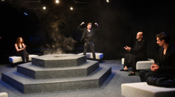 Aktorzy (L-P): Martyna Czarnecka, Filip Orliński, Jan Litvinovitch, Konrad Żygadło podczas próby medialnej spektaklu „Fanatycy prawdy” w Teatrze Ochoty im. Haliny i Jana Machulskich w Warszawie. Fot. PAP/R. Pietruszka 