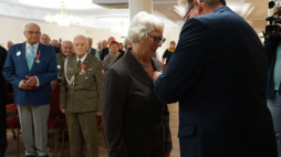 Podczas jubileuszowego XXX Zjazdu Jaworzniaków w uznaniu zasług m.in. w kultywowaniu pamięci o walce o niepodległość Ojczyzny szef UdSKiOR uhonorował działaczy ze Związku Młodocianych Więźniów Politycznych lat 1944–1956 medalami Pro Bono Poloniae i Pro Patria. Źródło: www.twitter.com/Kombatanci