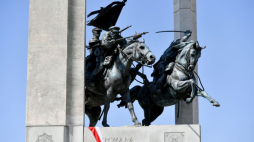 Pomnik Chwały Kawalerii i Artylerii Konnej w Wolicy Śniatyckiej. Fot. PAP/W. Jargiło