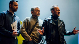 Spektakl Teatru Telewizji „Komedianci, czyli Konrad nie żyje”. Źródło: TVP