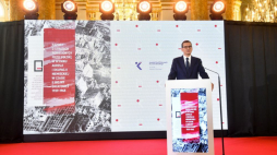 Premier Mateusz Morawiecki podczas prezentacji raportu o stratach poniesionych przez Polskę w wyniku agresji i okupacji niemieckiej w czasie II wojny światowej. Fot. PAP/R. Pietruszka
