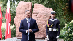 Prezydent Andrzej Duda przemawia przed pomnikiem W Hołdzie Zesłańcom Sybiru w Gdyni w 83. rocznicę sowieckiej napaści na Polskę. Fot. PAP/J. Dzban