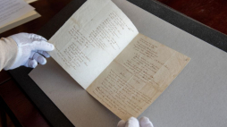 Rękopis Adama Mickiewicza „Romantyczność” z zasobów Biblioteki Uniwersyteckiej KUL. Fot. PAP/W. Jargiło
