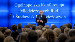 Warszawa, 19.09.2022. Wicepremier, minister kultury i dziedzictwa narodowego Piotr Gliński przemawia podczas Ogólnopolskiej Konferencji Młodzieżowych Rad i Środowisk Młodzieżowych, w KPRM w Warszawie. Fot. PAP/M. Marek 