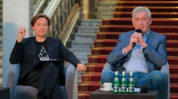 Dyrektor Teatru Wielkiego - Opery Narodowej Waldemar Dąbrowski (P) oraz dyrektor artystyczny Teatru Mariusz Treliński (L) podczas konferencji prasowej nt. sezonu artystycznego 2022/23. Fot. PAP/M. Marek