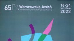 Plakat prezentowany podczas konferencji prasowej organizatorów 65. Międzynarodowego Festiwalu Muzyki Współczesnej "Warszawska Jesień". Fot. PAP/T. Gzell