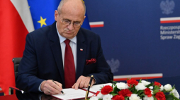 Warszawa, 03.10.2022. Minister spraw zagranicznych RP Zbigniew Rau na konferencji prasowej w siedzibie centrum Medialnego MSZ w Warszawie. Szef MSZ podpisał notę dyplomatyczną w sprawie reparacji, która zostanie przekazana dyplomacji niemieckiej. Fot. PAP/R. Pietruszka 