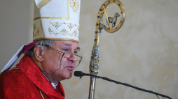 Warszawa, 19.10.2022. Bp Michał Janocha podczas uroczystej mszy św. rocznicowej z modlitwą o kanonizację męczennika bł. ks. Jerzego Popiełuszki, w kościele św. Stanisława Kostki. Fot. PAP/M. Obara 