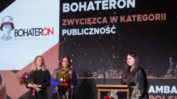 Od lewej: Natalia Gorowa, Agnieszka Przepiórska-Kotkowska i Agnieszka Łesiuk-Krajewska odebrały nagrodę publiczności dla kampanii BohaterON podczas w gali wręczenia nagród konkursu Ambasador Polski KGHM na Zamku Ujazdowskim w Warszawie. Fot. PAP/P. Supernak