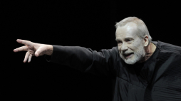 Bogusław Kierc w spektaklu stołecznego Teatru Polskiego „Odprawa posłów greckich” w reżyserii Ryszarda Peryta. 2013 r. Fot. PAP/A. Rybczyński