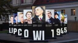 Wystawa „Lipcowi. Twarze ofiar Obławy Augustowskiej” na Skwerze Hoovera w Warszawie. Fot. PAP/R. Pietruszka