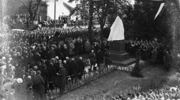 Odsłonięcie pomnika Ignacego Łukasiewicza w Krośnie. 10.1932. Fot. NAC