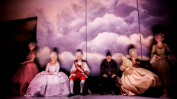 Scena z „Ksiąg Jakubowych” w reż. Michała Zadary w Teatrze Narodowym. Źródło: TN