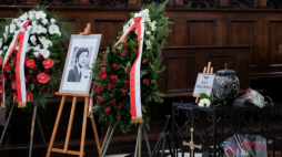  Warszawa, 23.11.2022. Pogrzeb Jerzego Połomskiego – msza święta w kościele Świętego Krzyża na Krakowskim Przedmieściu w Warszawie. Pogrzeb ma charakter państwowy. Fot. PAP/M. Marek 