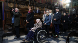 Wanda Półtawska (C-L) podczas mszy świętej z okazji jej 101. urodzin w bazylice franciszkanów w Krakowie. Fot. PAP/Ł. Gągulski