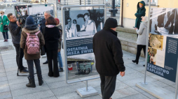 Otwarcie wystawy plenerowej "Błogosławiony ksiądz Jerzy i jego muzeum w Okopach" na Rynku Kościuszki w Białymstoku. Fot. PAP/A. Reszko