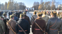 Obchody 80. rocznicy wybuchu Powstania Zamojskiego przy Grobie Nieznanego Żołnierza na pl. Marszałka Józefa Piłsudskiego w Warszawie. Fot. PAP/R. Pietruszka