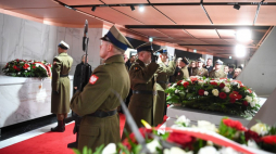 Uroczystość złożenia prochów prezydentów RP na uchodźstwie Władysława Raczkiewicza, Augusta Zaleskiego i Stanisława Ostrowskiego w Mauzoleum Prezydentów RP na Uchodźstwie w Świątyni Opatrzności Bożej w Warszawie. Fot. PAP/A. Lange