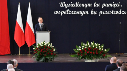 Prezydent Andrzej Duda bierze udział w uroczystościach upamiętniających 80. rocznicę wysiedleń mieszkańców Zamojszczyzny w Skierbieszowie. Fot. PAP/W. Jargiło