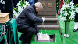 Gdańsk, 05.12.2022. Pogrzeb Mieczysława Jałowieckiego oraz jego drugiej żony Zofii Anieli z Romockich Jałowieckiej w Alei Zasłużonych na Cmentarzu Centralnym Srebrzysko w Gdańsku. Fot. PAP/J. Dzban