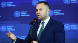 Warszawa, 12.12.2022. Prezes Instytutu Pamięci Narodowej Karol Nawrocki podczas konferencji prasowej w Centralnym Przystanku Historia IPN im. Janusza Kurtyki w Warszawie. Tematem spotkania były działania IPN związane z pociągnięciem do odpowiedzialności karnej osób odpowiedzialnych za zbrodnie sądowe stanu wojennego. Fot. PAP/R. Guz 