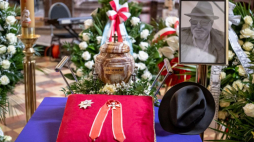 Kowal, 14.12.2022. Uroczystości pogrzebowe aktora Jana Nowickiego w kościele parafialnym św. Urszuli w Kowalu. Fot. PAP/T. Żmijewski 