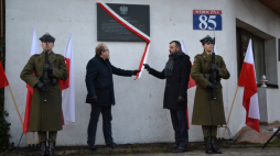 Odsłonięcie tablicy pamiątkowej poświęconej Antoniemu Bartoszkowi
