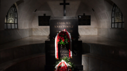 Grób pierwszego prezydenta RP Gabriela Narutowicza w Archikatedrze św. Jana Chrzciciela w Warszawie. Fot. PAP/P. Nowak