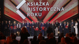 Laureaci podczas podczas gali wręczenia Nagród im. Oskara Haleckiego w konkursie „Książka Historyczna Roku” w siedzibie Telewizji Polskiej. Warszawa, 01.12.2022. Fot. PAP/A. Zawada