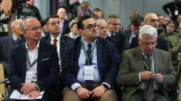 Zastępca szefa Instytutu Pamięci Narodowej Krzysztof Szwagrzyk (L), historyk Grzegorz Kała (C) oraz wykładowca UKSW prof. Wiesław Jan Wysocki (P) podczas konferencji naukowej ph. "W blasku zwycięstwa topnieją wszystkie winy, w mroku klęski nawet słabości i omyłki urastają do rozmiarów zbrodni" w Muzeum AK w Krakowie. Fot. PAP/Ł. Gągulski