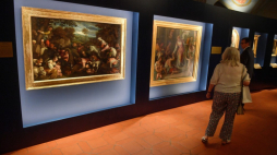 Wystawa pt. "Botticelli opowiada historię. Malarstwo mistrzów renesansu z kolekcji Accademia Carrara" w Zamku Królewskim Warszawa, 20.06.2022. Fot. PAP/R. Pietruszka