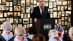 Dyrektor Miejsca Pamięci i Muzeum Auschwitz-Birkenau Piotr Cywiński na terenie b. niemieckiego nazistowskiego obozu koncentracyjnego i zagłady Auschwitz-Birkenau podczas obchodów 78. rocznicy wyzwolenia obozu. Fot. PAP/Z. Meissner