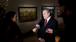 Wicepremier, minister kultury i dziedzictwa narodowego Piotr Gliński podczas wizyty w Muzeum Śląskim w Katowicach. Fot. PAP/Z. Meissner