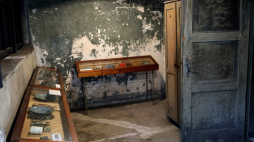 Ekspozycja podczas uroczystości upamiętnienia 80. rocznicy utworzenia podobozu Jawischowitz, który należał do kompleksu KL Auschwitz. Brzeszcze, 15.08.2022. Fot. PAP/T. Wiktor