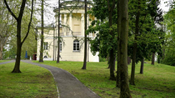 Zabytkowy pałac Dzieduszyckich w Zarzeczu. Fot. PAP/D. Delmanowicz