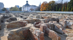 Odkryte fundamenty pałacu Saskiego na Placu Marszałka Józefa Piłsudskiego w Warszawie. Fot. PAP/R. Pietruszka