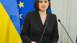 Warszawa, 08.02.2023. Liderka białoruskiej opozycji Swiatłana Cichanouska na sali plenarnej podczas posiedzenia Senatu w Warszawie. Fot. PAP/M. Obara