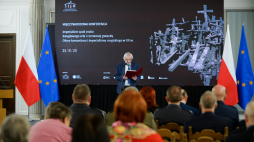 Warszawa, 23.02.2023. Wicemarszałek Sejmu Ryszard Terlecki podczas konferencji „Imperializm spod znaku dwugłowego orła i czerwonej gwiazdy. Ofiary komunizmu i imperializmu rosyjskiego w XX wieku”, zorganizowanej przez IPN w Sejmie. Fot. PAP/M. Obara